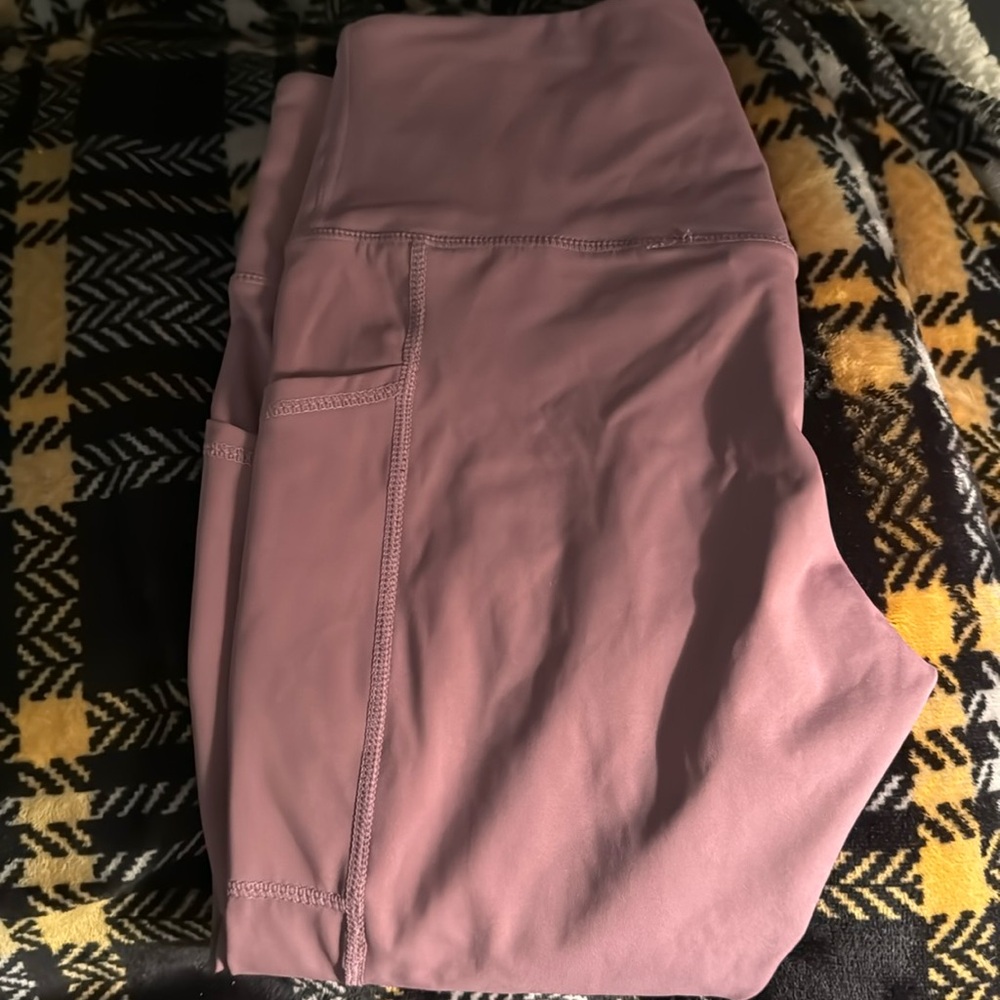 Mauve leggings. Mid calf size medium.